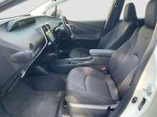 Toyota Prius S - U8619