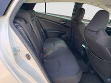 Toyota Prius S - U8619