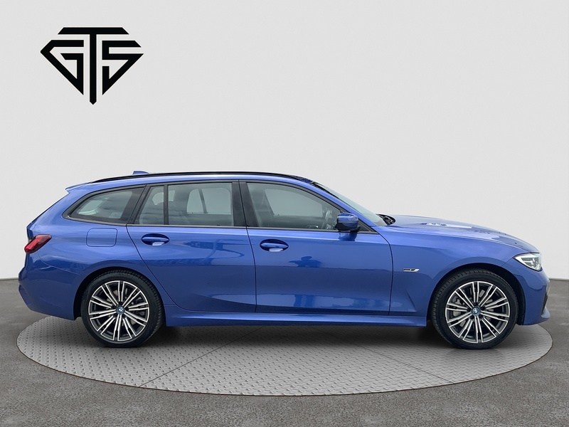 BMW 3 Series 330e M Sport - U8642