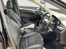 Vauxhall Astra i Turbo Elite Nav - U8653