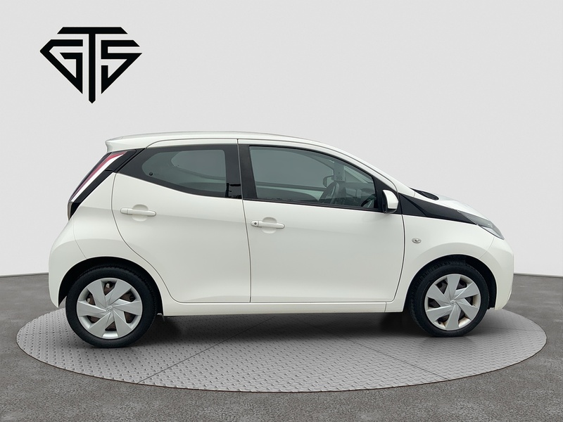 Toyota AYGO VVT-i x-play - U8660