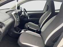 Toyota AYGO VVT-i x-play - U8660