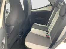 Toyota AYGO VVT-i x-play - U8660