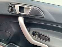 Ford Fiesta Zetec - U8684