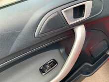 Ford Fiesta Zetec - U8684