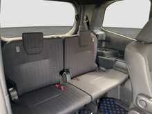 Toyota Voxy Hybrid S-G - U8712