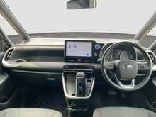 Toyota Voxy Hybrid S-G - U8712