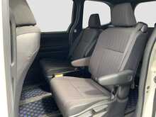 Toyota Voxy Hybrid S-G - U8712