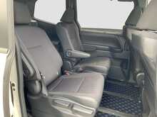 Toyota Voxy Hybrid S-G - U8712