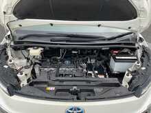 Toyota Voxy Hybrid S-G - U8712