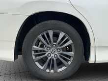 Toyota Voxy Hybrid S-G - U8712