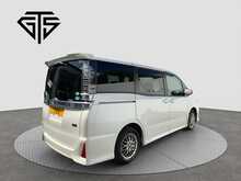 Toyota Voxy Hybrid ZS Kiramki3 - U8713