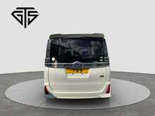 Toyota Voxy Hybrid ZS Kiramki3 - U8713