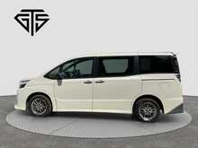 Toyota Voxy Hybrid ZS Kiramki3 - U8713