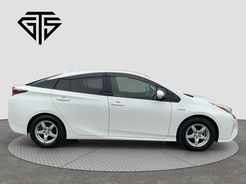 Toyota Prius S - U8717