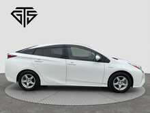 Toyota Prius S - U8717