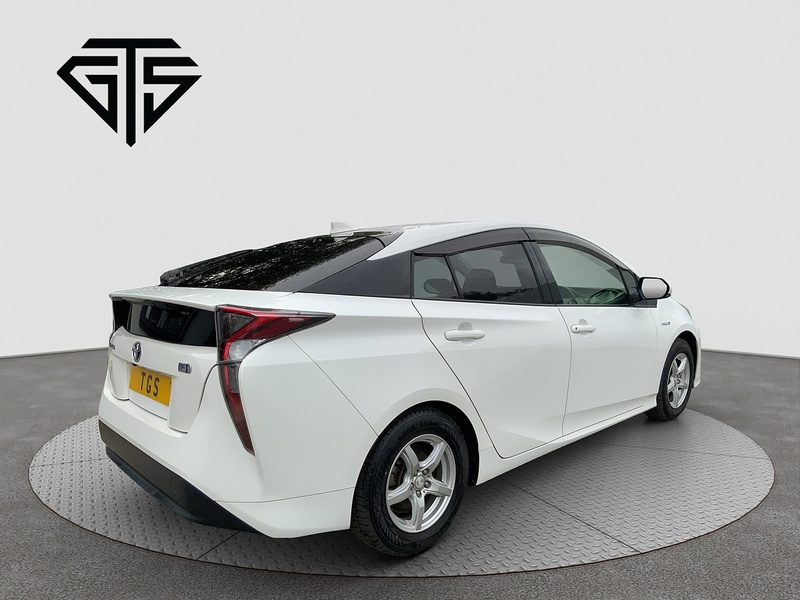 Toyota Prius S - U8717