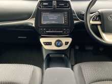 Toyota Prius S - U8717