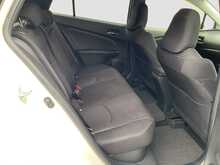 Toyota Prius S - U8717