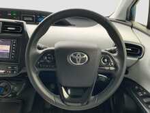 Toyota Prius S Touring-Selection - U8720