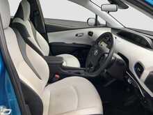 Toyota Prius S Touring-Selection - U8720