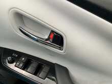 Toyota Prius S Touring-Selection - U8720