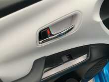 Toyota Prius S Touring-Selection - U8720