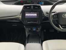 Toyota Prius S Touring-Selection - U8720