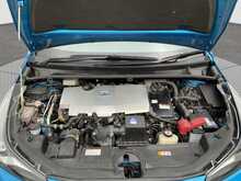 Toyota Prius S Touring-Selection - U8720
