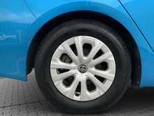 Toyota Prius S Touring-Selection - U8720