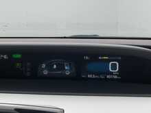 Toyota Prius S Touring-Selection - U8720