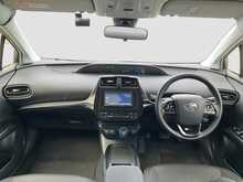 Toyota Prius S - U8721