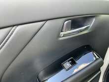 Toyota Alphard Hybrid SR C-Package - U8726