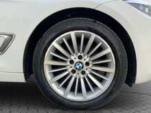 BMW 3 Series Gran Turismo 320i Luxury - U8755