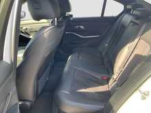 BMW 3 Series 330e M Sport - U8761