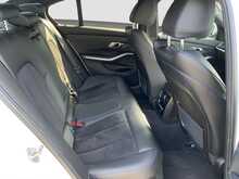 BMW 3 Series 330e M Sport - U8761