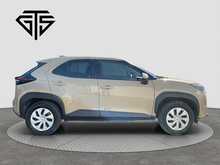 Toyota Yaris Cross Hybrid X - U8776