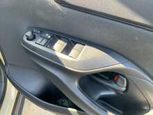 Toyota Yaris Cross Hybrid X - U8776