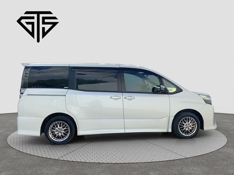 Toyota Voxy 	Hybrid ZS Kirameki3 - U8780