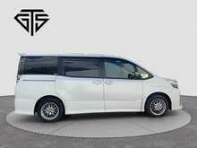 Toyota Voxy 	Hybrid ZS Kirameki3 - U8780