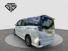 Toyota Voxy 	Hybrid ZS Kirameki3 - U8780