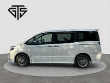 Toyota Voxy 	Hybrid ZS Kirameki3 - U8780