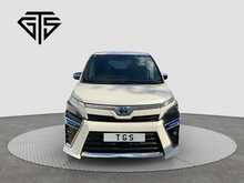 Toyota Voxy 	Hybrid ZS Kirameki3 - U8780