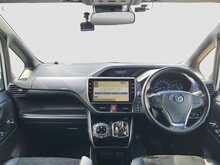 Toyota Voxy 	Hybrid ZS Kirameki3 - U8780