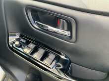 Toyota Voxy 	Hybrid ZS Kirameki3 - U8780