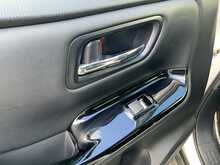 Toyota Voxy 	Hybrid ZS Kirameki3 - U8780