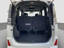 Toyota Voxy 	Hybrid ZS Kirameki3 - U8780