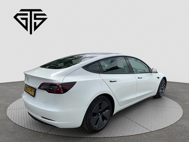Tesla Model 3 Standard Range Plus - U8804
