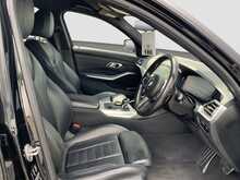 BMW 3 Series 330i M Sport - U8814