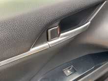 Toyota Camry VVT-h Design - U8860